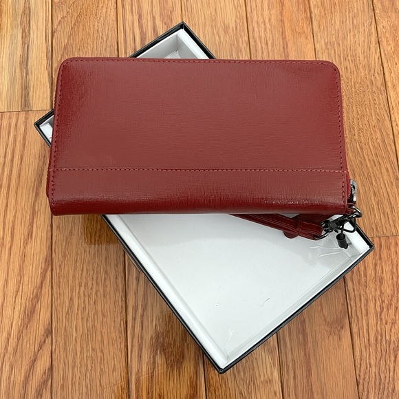 💜HOST PICK💜Kenneth Cole New York Red Leather Wallet with Detachable Wrist Stap - Picture 3 of 10
